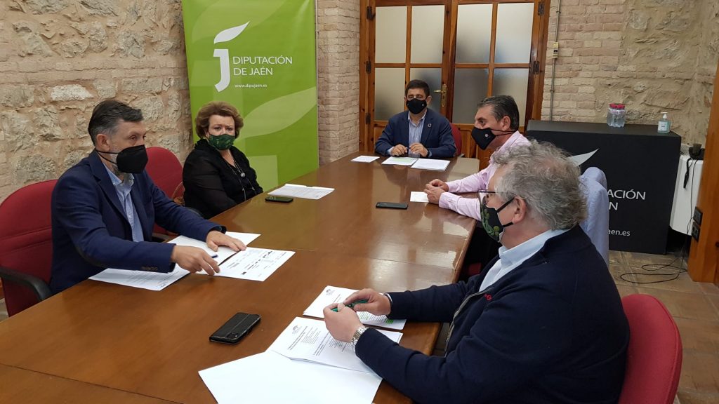 Los miembros de la candidatura de los Paisajes del Olivar en Andalucía analizan aspectos a mejorar del expediente